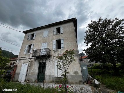 Casa de 12 habitaciónes en Tarascon-sur-Ariege, France No. 284328