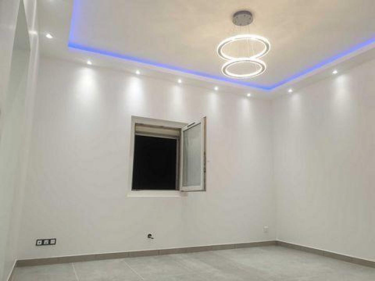 2 bedrooms Condo in Istres, France No. 16252