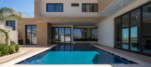 5 bedrooms Villa in Germasogeia, Cyprus No. 20995 3