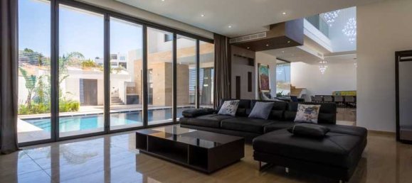 5 bedrooms Villa in Germasogeia, Cyprus No. 20995 4