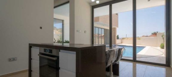 5 bedrooms Villa in Germasogeia, Cyprus No. 20995 10