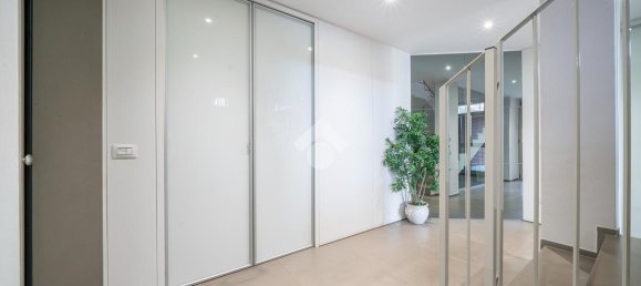 Квартира с 3 комнатами в Реджо Эмилия, Италия № 8607 36