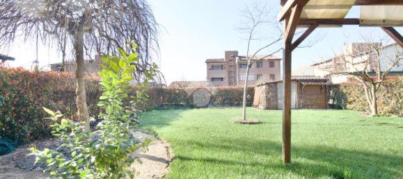 Квартира с 3 комнатами в Реджо Эмилия, Италия № 8607 3