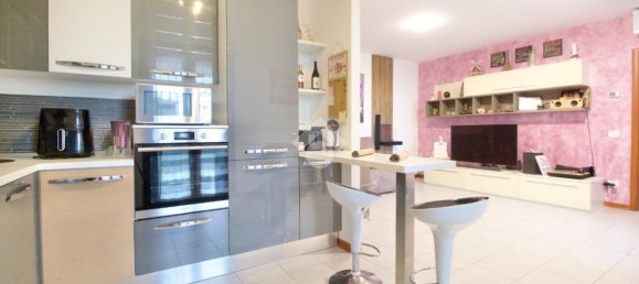 Квартира с 3 комнатами в Реджо Эмилия, Италия № 8607 17