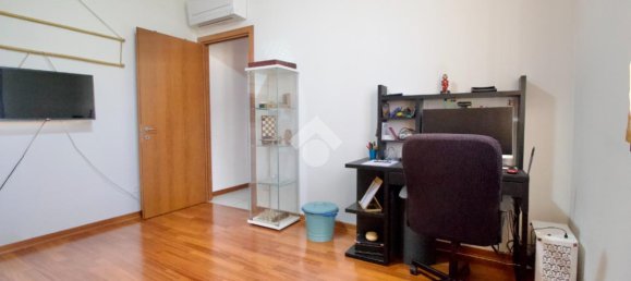 Квартира с 3 комнатами в Реджо Эмилия, Италия № 8607 22