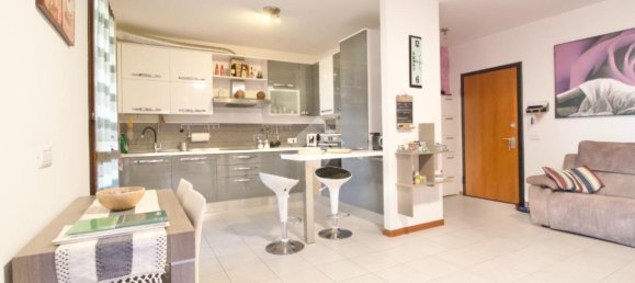 Квартира с 3 комнатами в Реджо Эмилия, Италия № 8607 5