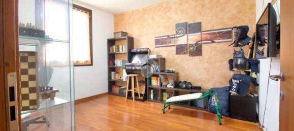 Квартира с 3 комнатами в Реджо Эмилия, Италия № 8607 23