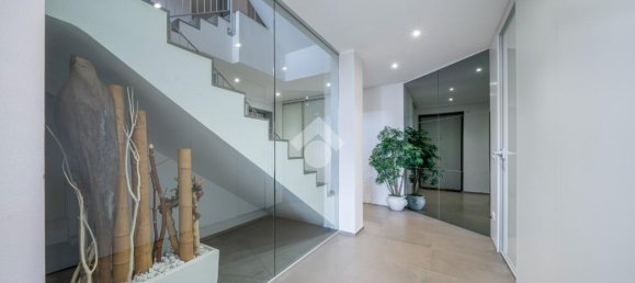 Квартира с 3 комнатами в Реджо Эмилия, Италия № 8607 38