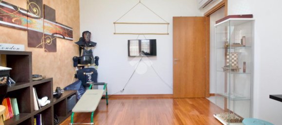 Квартира с 3 комнатами в Реджо Эмилия, Италия № 8607 24