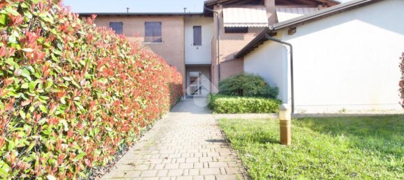 Квартира с 3 комнатами в Реджо Эмилия, Италия № 8607 39