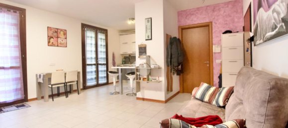 Квартира с 3 комнатами в Реджо Эмилия, Италия № 8607 9