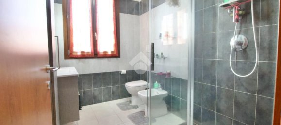 Квартира с 3 комнатами в Реджо Эмилия, Италия № 8607 27