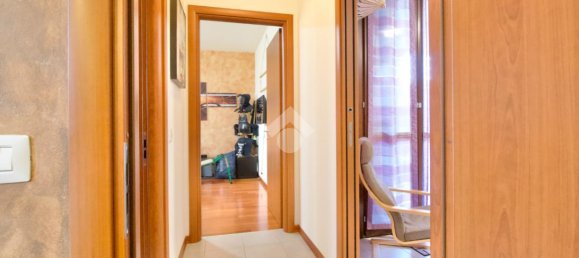 Квартира с 3 комнатами в Реджо Эмилия, Италия № 8607 13