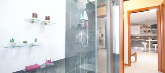 Квартира с 3 комнатами в Реджо Эмилия, Италия № 8607 12