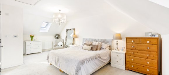 4 bedrooms House in Horley, United Kingdom No. 1032 11