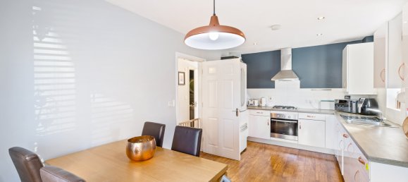 4 bedrooms House in Horley, United Kingdom No. 1032 8