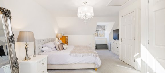 4 bedrooms House in Horley, United Kingdom No. 1032 12