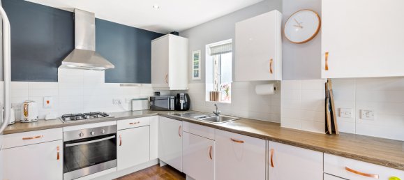 4 bedrooms House in Horley, United Kingdom No. 1032 5