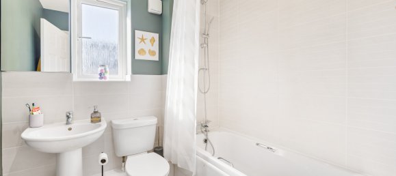 4 bedrooms House in Horley, United Kingdom No. 1032 16