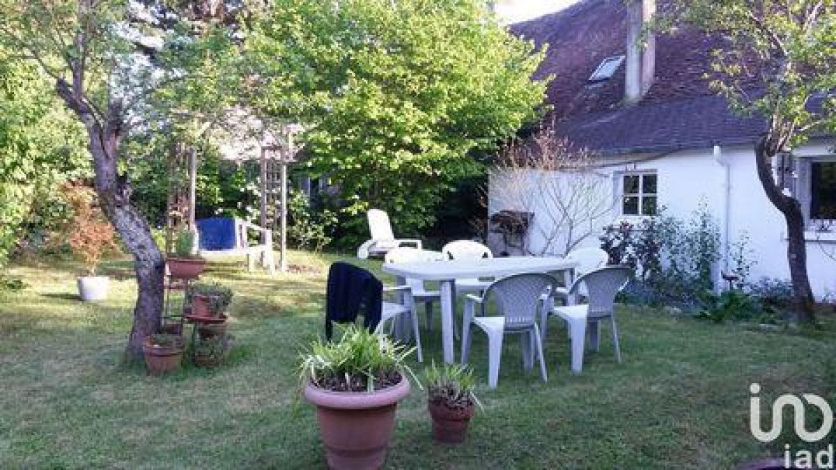 3 bedrooms House in Bourges, France No. 9570