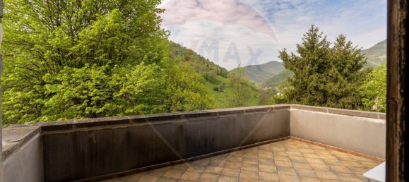 3 Schlafzimmer Villa in Berzo San Fermo, Italy, Nr. 160306 32