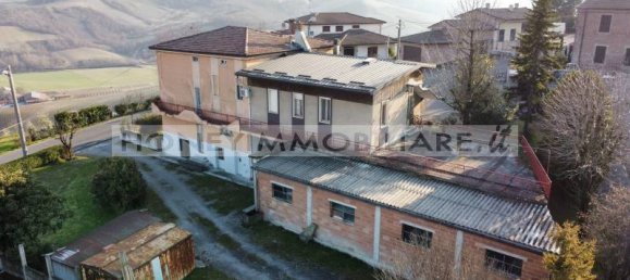 5 bedrooms Villa in Castell'Arquato, Italy No. 129386 8