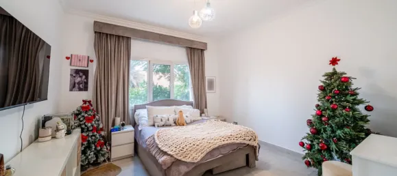 4 dormitorios villa en venta en Meadows, Dubai, UAE № 108315 11