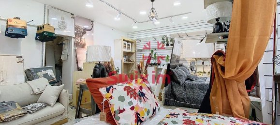 38m² Commercial property in Paris, France No. 178008 4