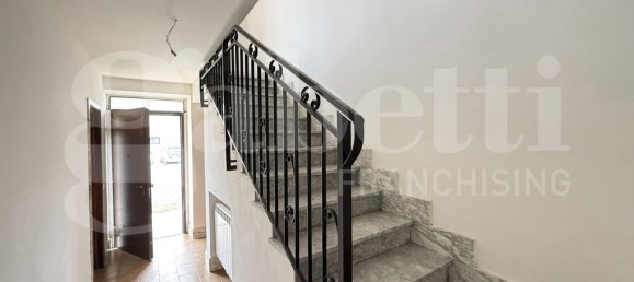 4 Schlafzimmer Haus in Collegno, Italy, Nr. 353736 24