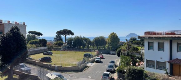5 rooms Apartment in Pozzuoli, Italy No. 214419 13