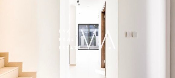 Adosado de 4 dormitorios en Dubai, UAE No. 102976 3