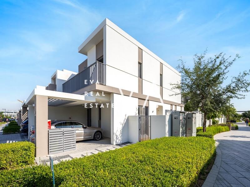 Adosado de 4 dormitorios en Dubai, UAE No. 102976