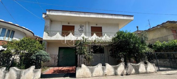 3 Schlafzimmer Villa in Sperone, Italy, Nr. 289570 2