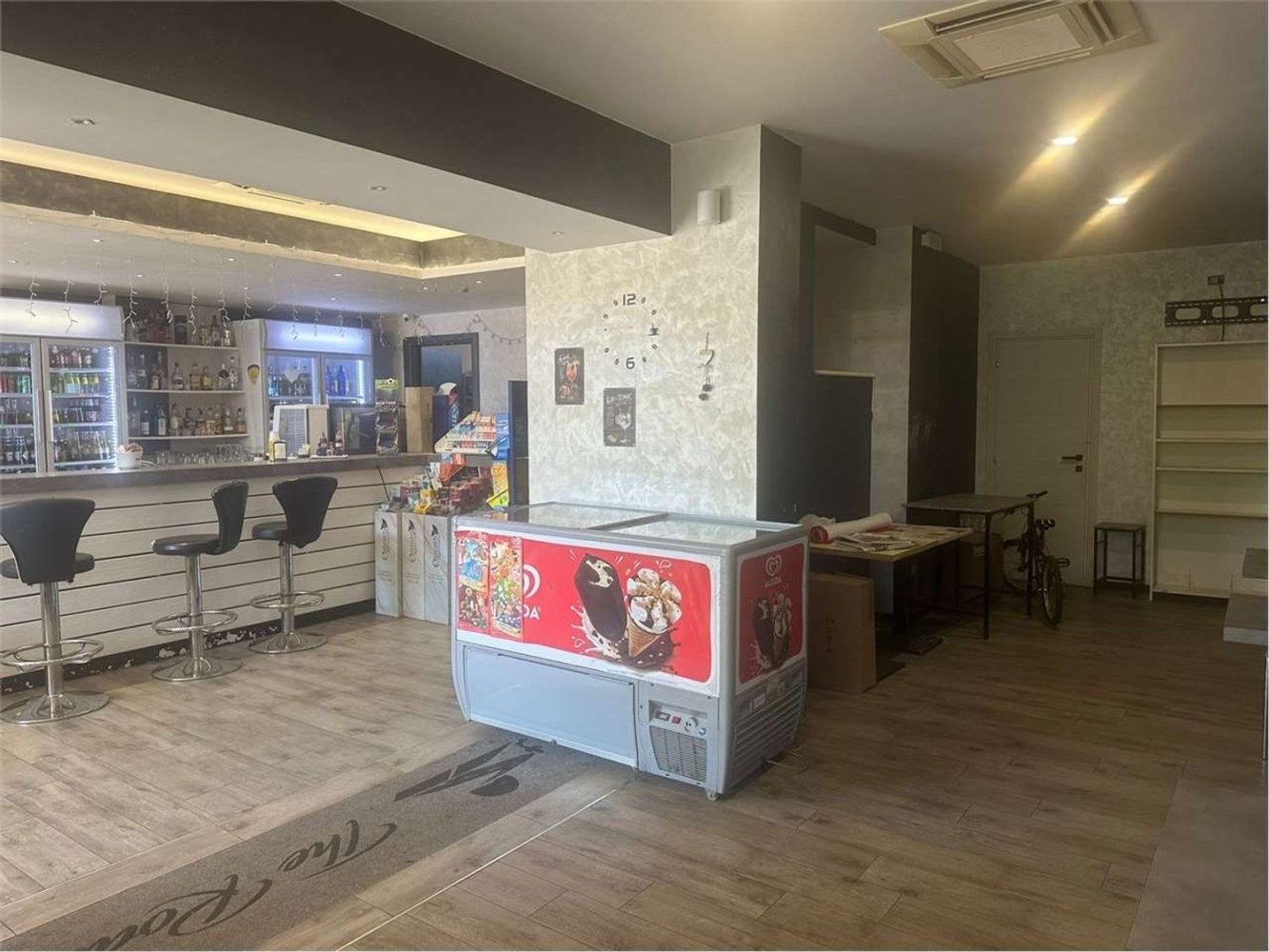 95m² Commercial property in Mentana, Italy No. 284885