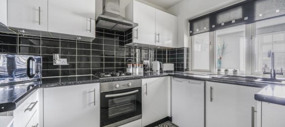 3 bedrooms House in Waltham Cross, United Kingdom No. 13483 6