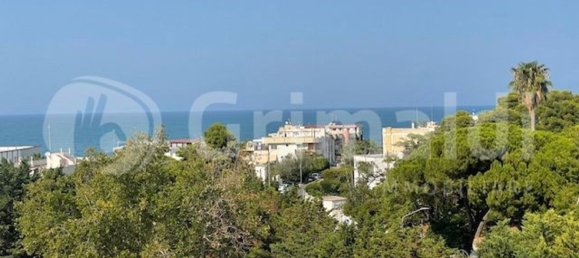 4 bedrooms Penthouse in Trani, Italy No. 330197 3