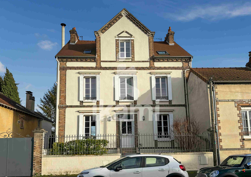 Дом с 5 спальнями в Санс, Франция № 201764