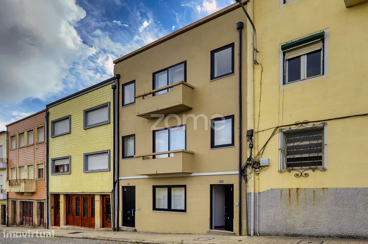 3 bedrooms Apartment in Porto, Portugal No. 300652