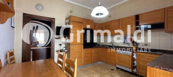 5 rooms Apartment in Salerno, Italy No. 34704 5