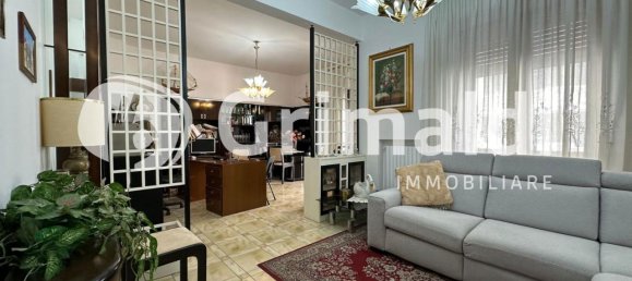 5 rooms Apartment in Salerno, Italy No. 34704 2
