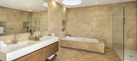 12 Schlafzimmer Villa in Marbella, Spain, Nr. 101566 25