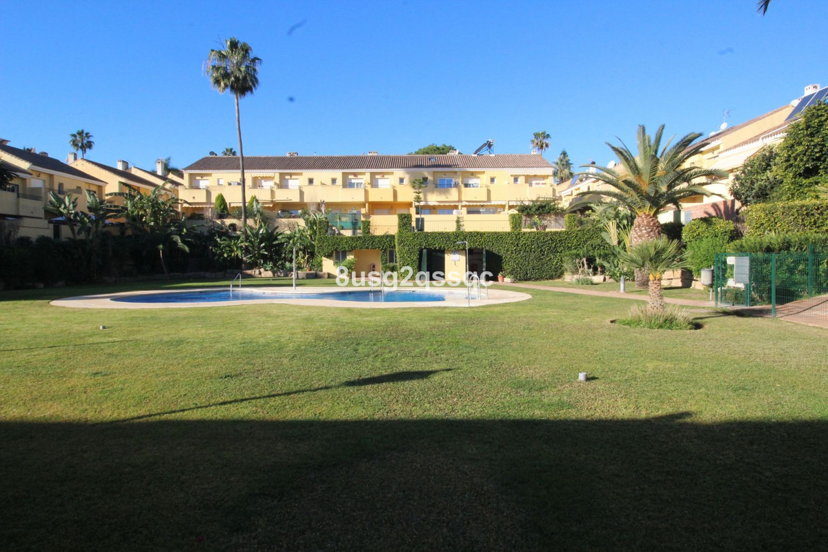 3 bedrooms Villa in Estepona, Spain No. 23423