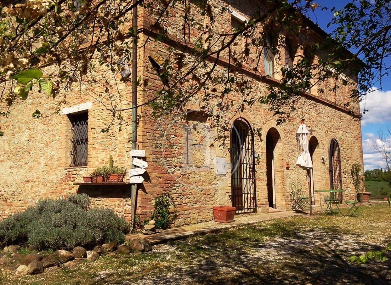 Casa de 8 dormitorios en Buonconvento, Italy No. 220280