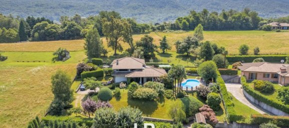 6 bedrooms Villa in Porto Valtravaglia, Italy No. 143011 7