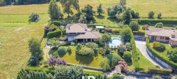 6 bedrooms Villa in Porto Valtravaglia, Italy No. 143011 9