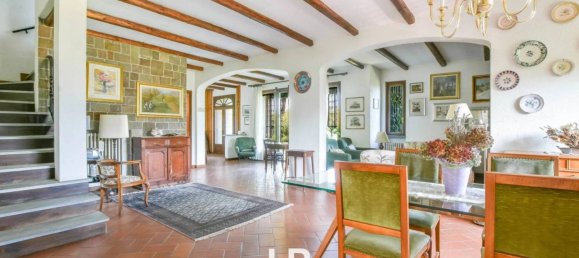 6 bedrooms Villa in Porto Valtravaglia, Italy No. 143011 11