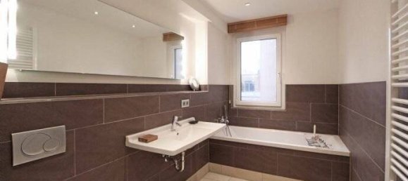 4 rooms Penthouse in Eimsbuttel, Germany No. 81821 9