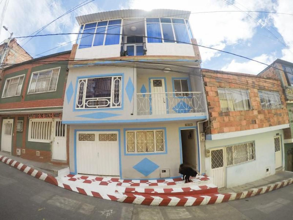 Casa de 7 dormitorios en Bogotá, Colombia No. 10806