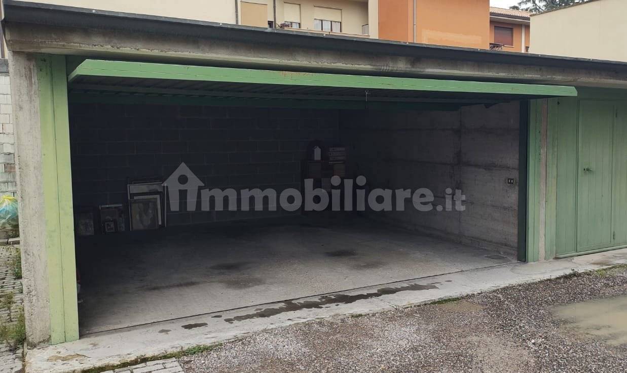 27m² Garage in Parabiago, Italy No. 163780