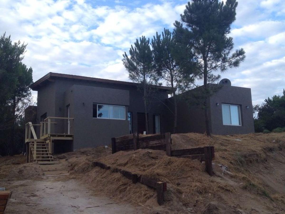 3 bedrooms House in Mar del Plata, Argentina No. 97132